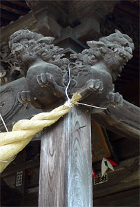 月潟の白山神社拝殿向拝柱木鼻