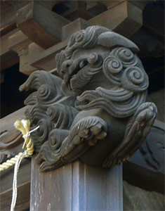 寄合町の金刀比羅神社拝殿向拝木鼻（右）