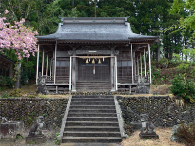 旧越路町岩田の岩田神社拝殿正面