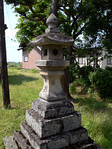 小須戸町竜玄の神明宮燈籠