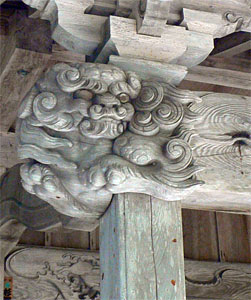 村上市中原の日吉神社拝殿向拝柱木鼻