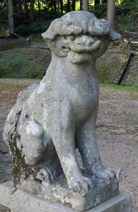 山古志種苧原の熊野神社狛犬（吽像）
