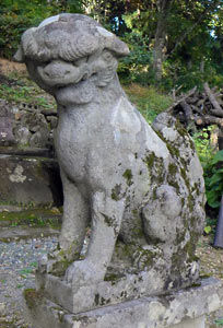 山古志種苧原の熊野神社狛犬（阿像）