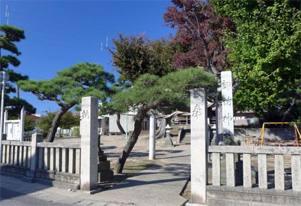 牡丹山の諏訪神社社頭