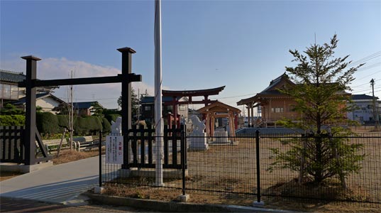 吉田下中野の諏訪赤坂神社社頭