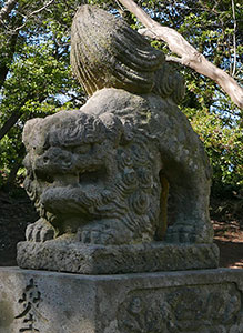 新潟市西区丸山神社の狛犬（阿）