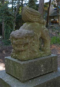 新潟市赤塚の草薙社狛犬（阿）
