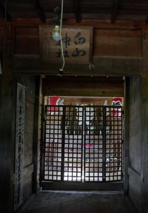 旧吉川町坪野の白山神社拝殿内部