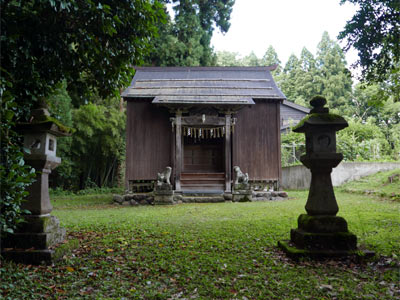 長岡市巻渕の巻渕神社社殿