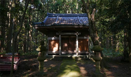 村上市下渡の熊野神社社殿正面