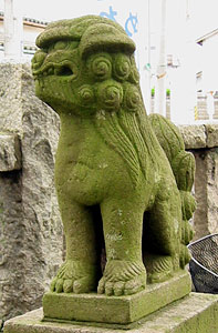 牡丹山の諏訪神社狛犬（吽像）