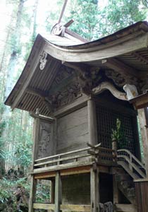 湯平の山神社本殿