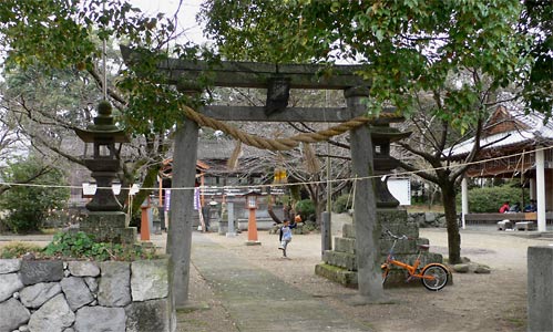中須賀本町の八幡石垣神社