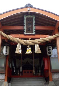 八幡石垣神社拝殿