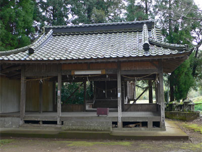 東椎屋の熊野神社拝殿正面