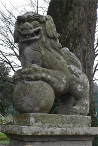 東椎屋の熊野神社狛犬（阿形）