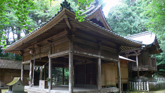 千歳町柴山の柴山八幡社拝殿
