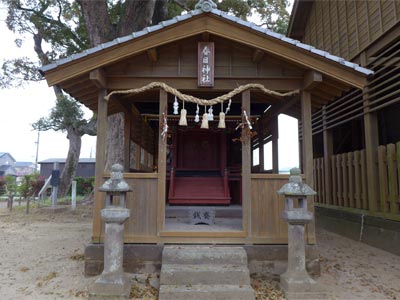 楠木生の八幡神社境内の春日神社