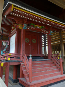 楠木生の八幡神社境内の春日神社社殿