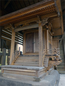 楠木生の八幡神社境内の熊野神社社殿