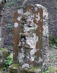 大分市上芹の熊野神社境内石像