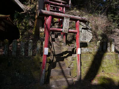 健男霜凝日子神社境内の嫗嶽稲荷神社