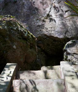 健男霜凝日子神社境内の嫗嶽稲荷神社